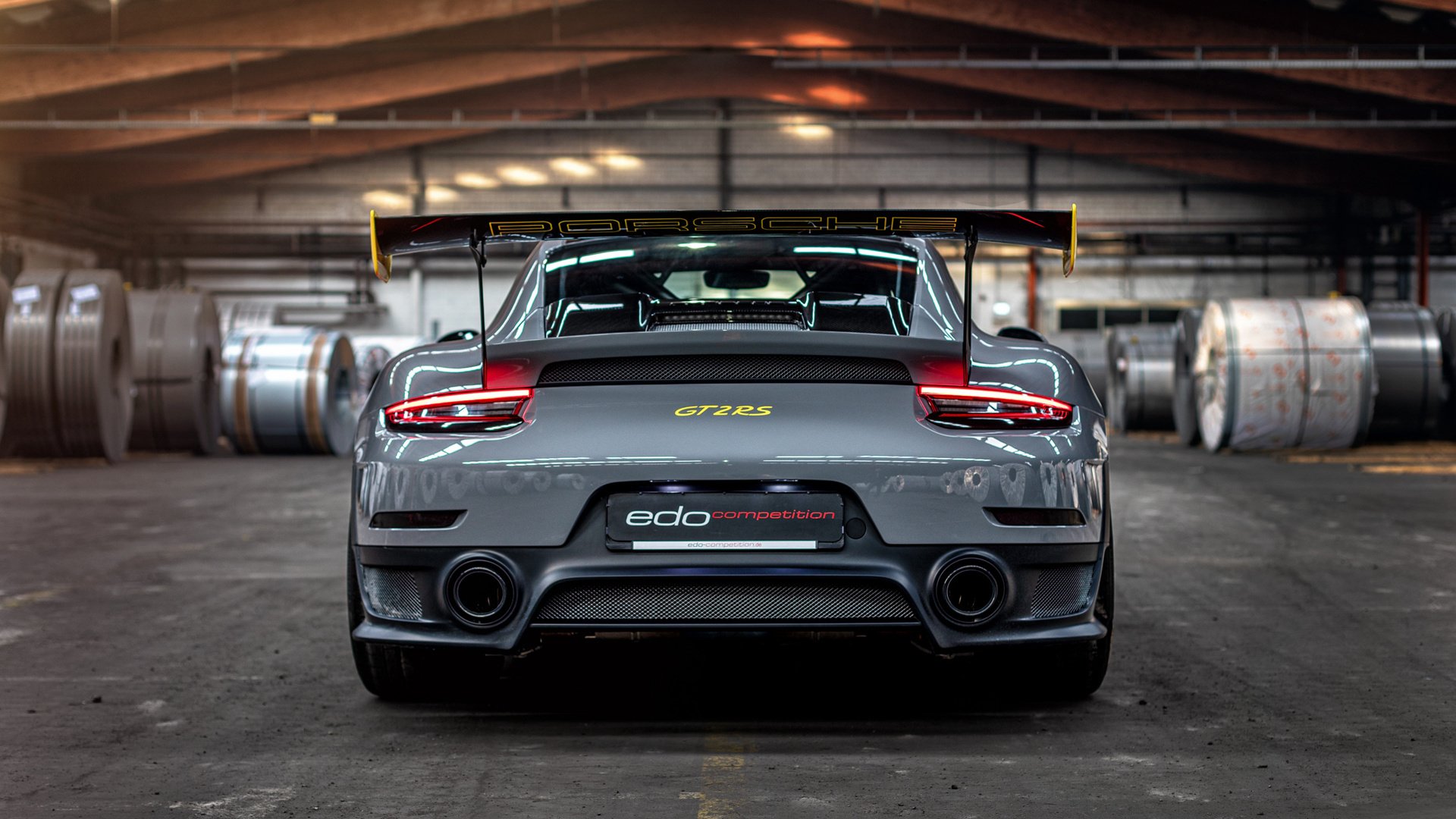 【视频“VAR”系统引发争议】裁判科技应用,提升公正是否存在副作用?